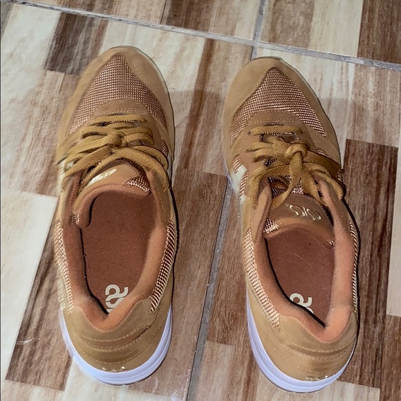 ASICS - Picture 3 of 4